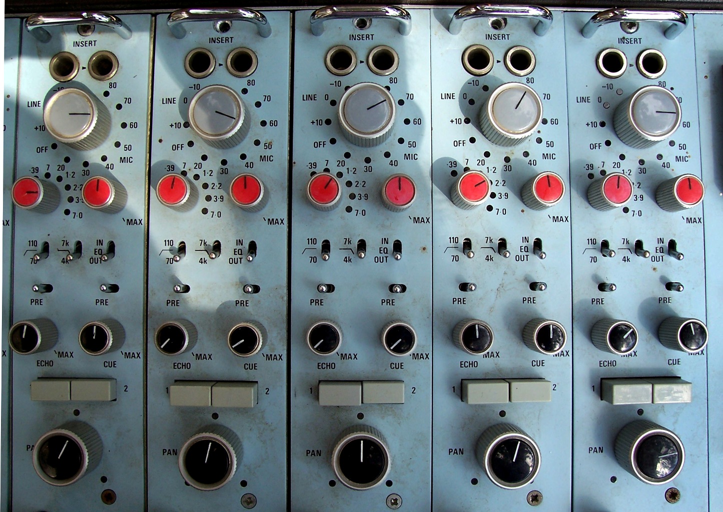 Vinatage studio gear Neve Api Urei RCA Neumann BTS Urie mics